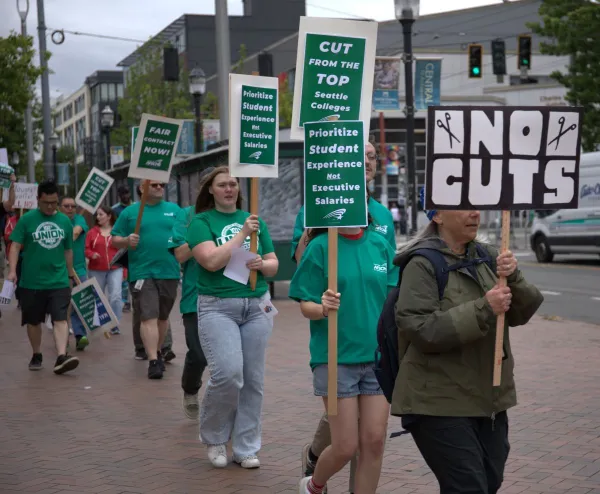 union members fighting for fair pay