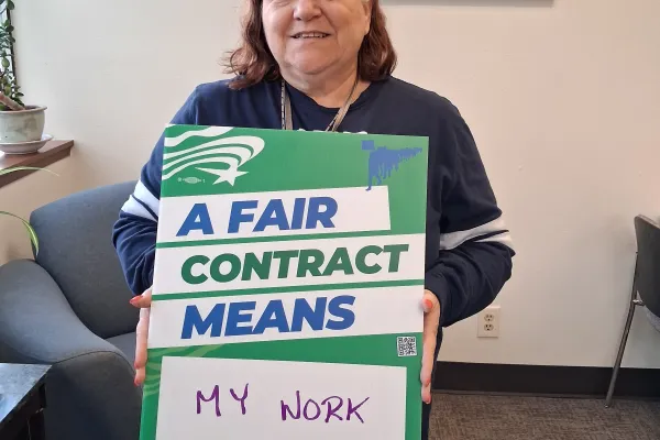 everett dshs members showing support for bargaining team 2