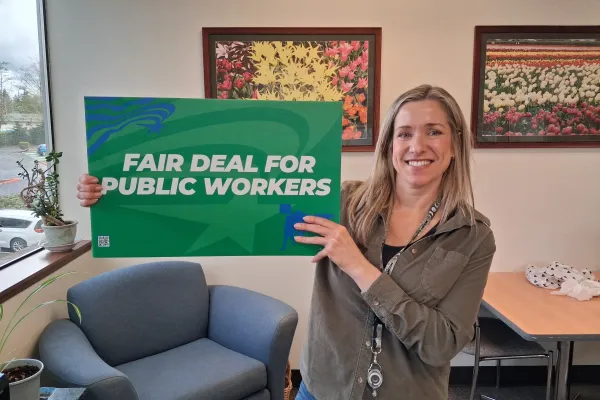 everett dshs members showing support for bargaining team 3