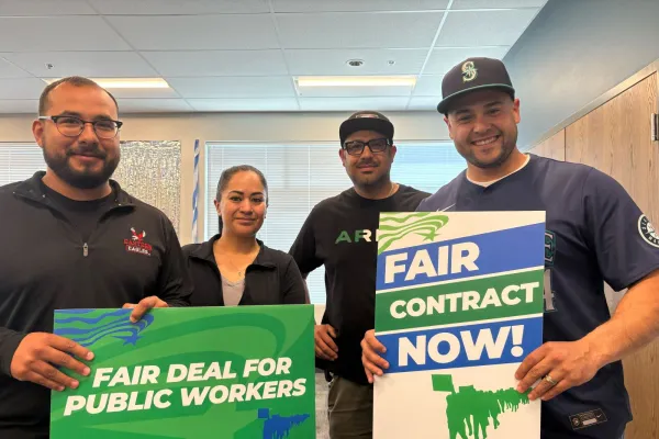 WFSE members with Fair Contract Now signs 1