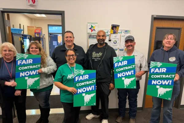 WFSE members with Fair Contract Now signs 4