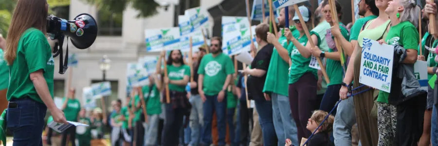 WFSE members rally outside the gov's mansion