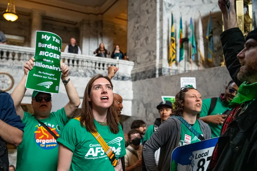 WFSE members rallyingin the capitol to defeat furloughs