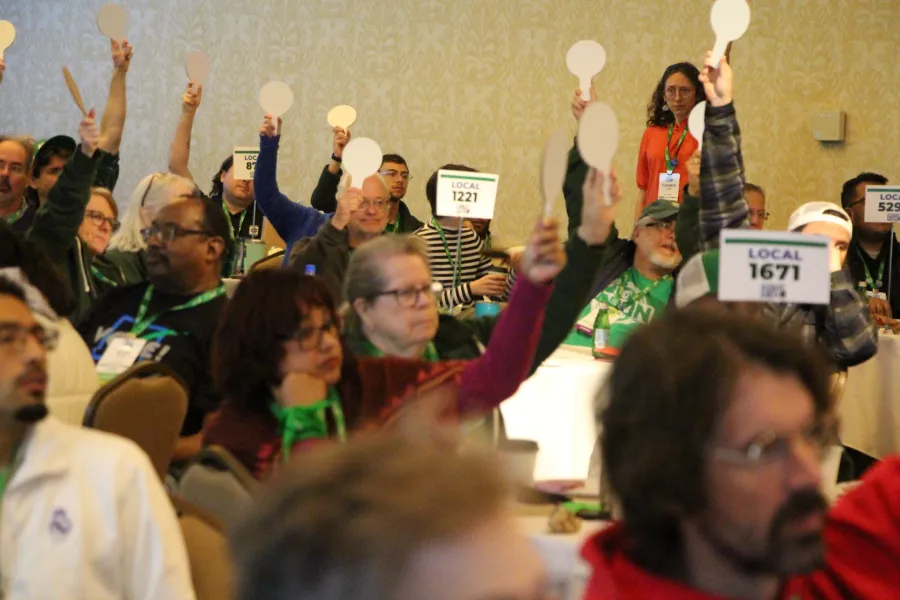 wfse members voting at convention