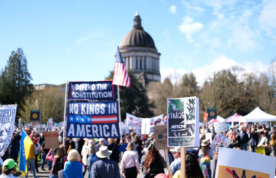 AFSCME no kings sign at the state capitol