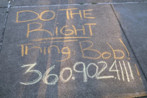 Chalk on a sidewalk, "Do the right thing, Bob! 360.902.4111"